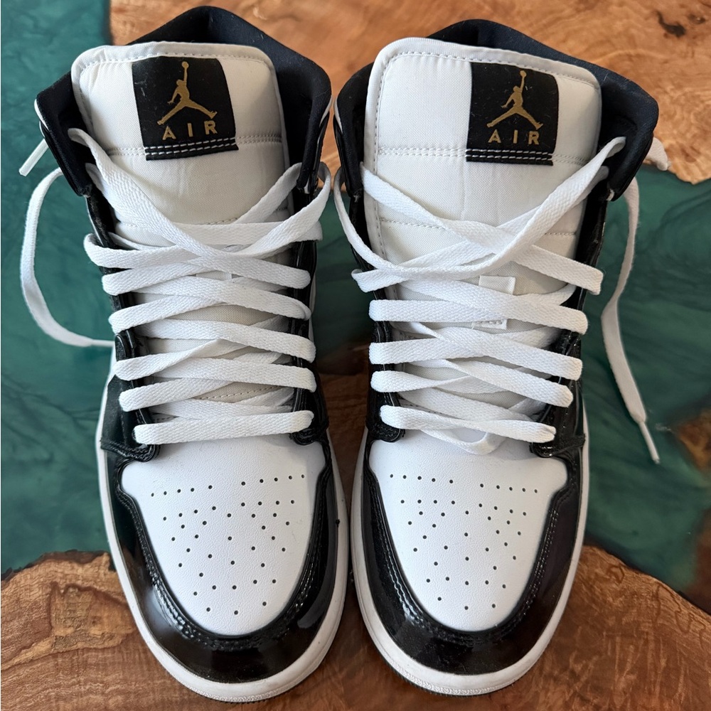 Nike Black and White Sneakers